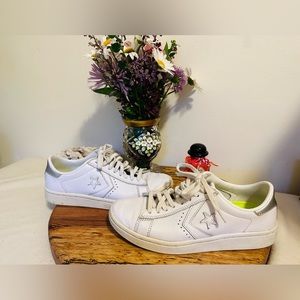 EUC Converse All Star White Leather Sneakers size US 5.5